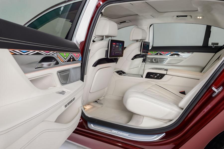 Интерьер BMW 750Li by Esther Mahlangu (G12) 2017 года  (фото 8 из 14)